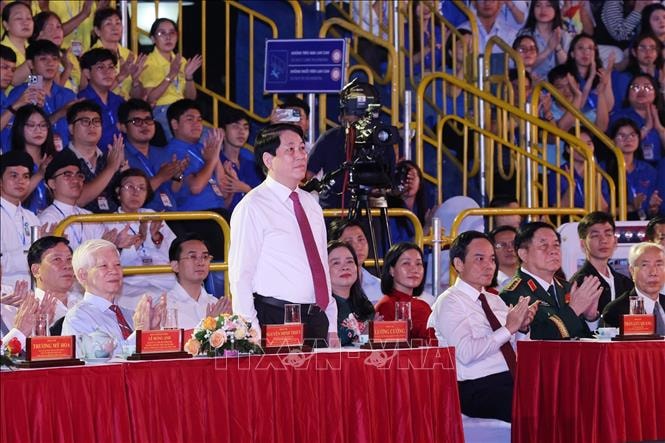 Lãnh đạo Đảng, Nhà nước dự cầu truyền hình kỷ niệm 85 năm Ngày Bác Hồ về nước trực tiếp lãnh đạo cách mạng Việt Nam- Ảnh 2.