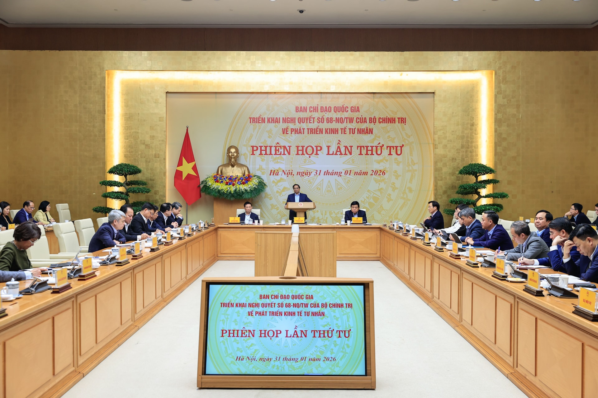 Thủ tướng: Xây dựng cơ chế giao việc lớn, việc khó, việc đột phá cho doanh nghiệp- Ảnh 1.