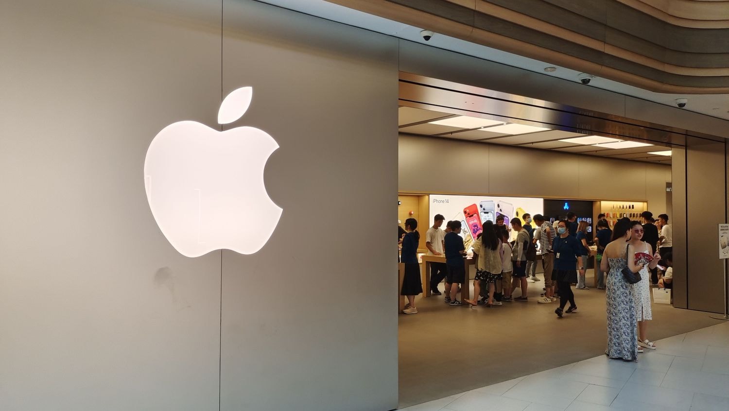 inv_apple_store_gettyimages-1541245790-b9ff04209ee34f05ba482ad9adbc6bac.jpg