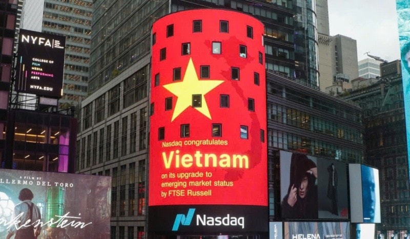 nasdaq-chuc-mung-thi-truong-chung-khoan-viet-nam-chinh-thuc-duoc-nang-hang1759992389-985.jpg