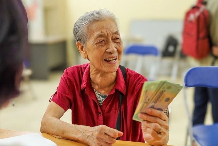 Bộ Nội vụ đề xuất tăng lương hưu từ 1/7/2026 theo 2 phương án, mức 4,5% kèm 200.000 đồng hoặc lên tới 8%