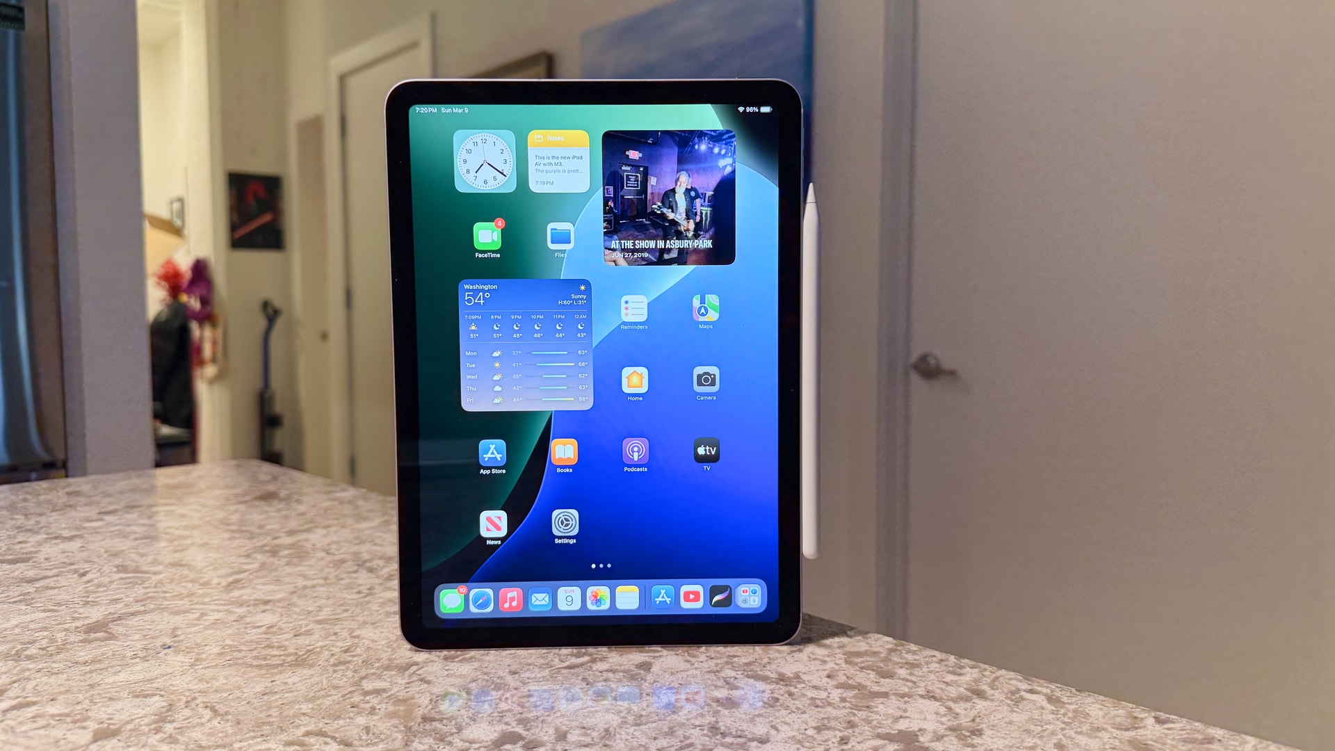 ipad1.jpg