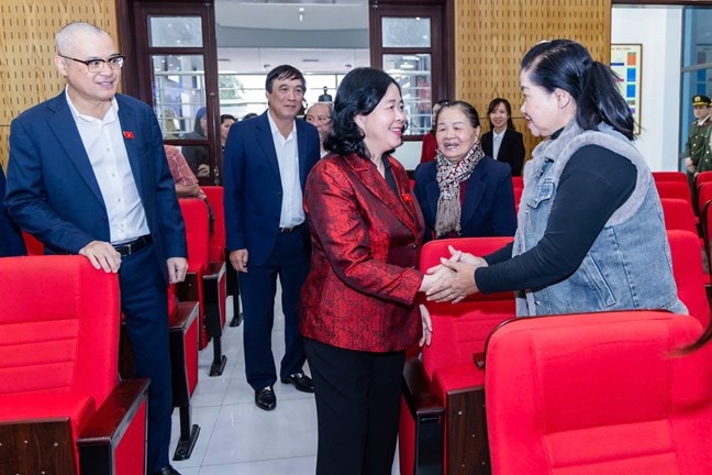 Chủ tịch Uỷ ban Trung ương MTTQ Việt Nam Bùi Thị Minh Hoài tiếp xúc cử tri tỉnh Phú Thọ- Ảnh 1. Chủ tịch Uỷ ban Trung ương MTTQ Việt Nam Bùi Thị Minh Hoài tiếp xúc cử tri tỉnh Phú Thọ- Ảnh 1.