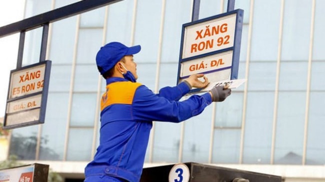 NÓNG: Giá xăng dầu đồng loạt giảm mạnh- Ảnh 1.
