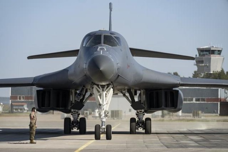 Máy bay ném bom B-1 Lancer 1