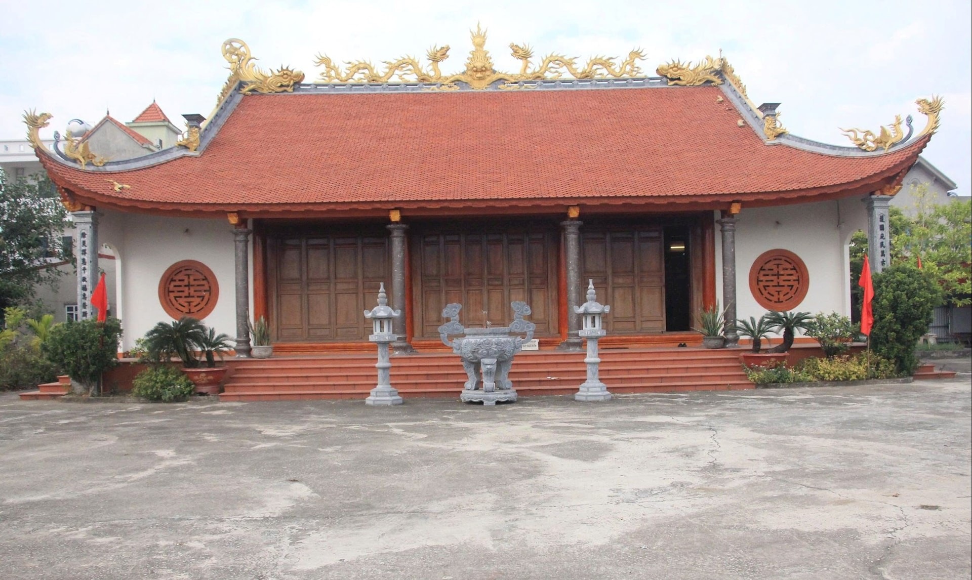 đình thờ Thái hoàng Thái hậu Vũ Thị Ngọc Toàn tại làng