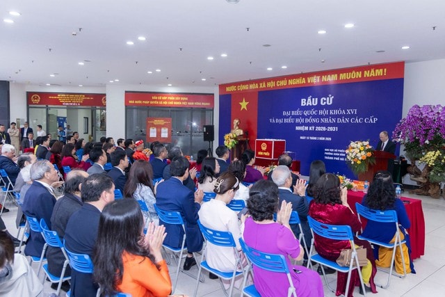 Cử tri Thủ đô phấn khởi tham gia ngày hội bầu cử của toàn dân- Ảnh 4.