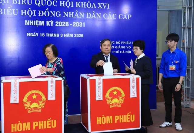 Cử tri Thủ đô phấn khởi tham gia ngày hội bầu cử của toàn dân- Ảnh 10.
