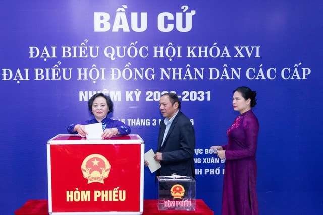 Cử tri Thủ đô phấn khởi tham gia ngày hội bầu cử của toàn dân- Ảnh 2.