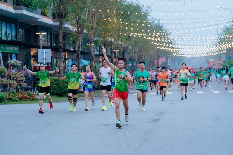 A group of people running on a street Description automatically generated