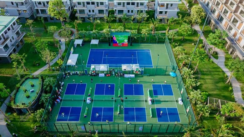 A tennis court with blue water Description automatically generated