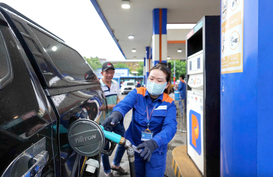 giá xăng hôm nay giảm mạnh