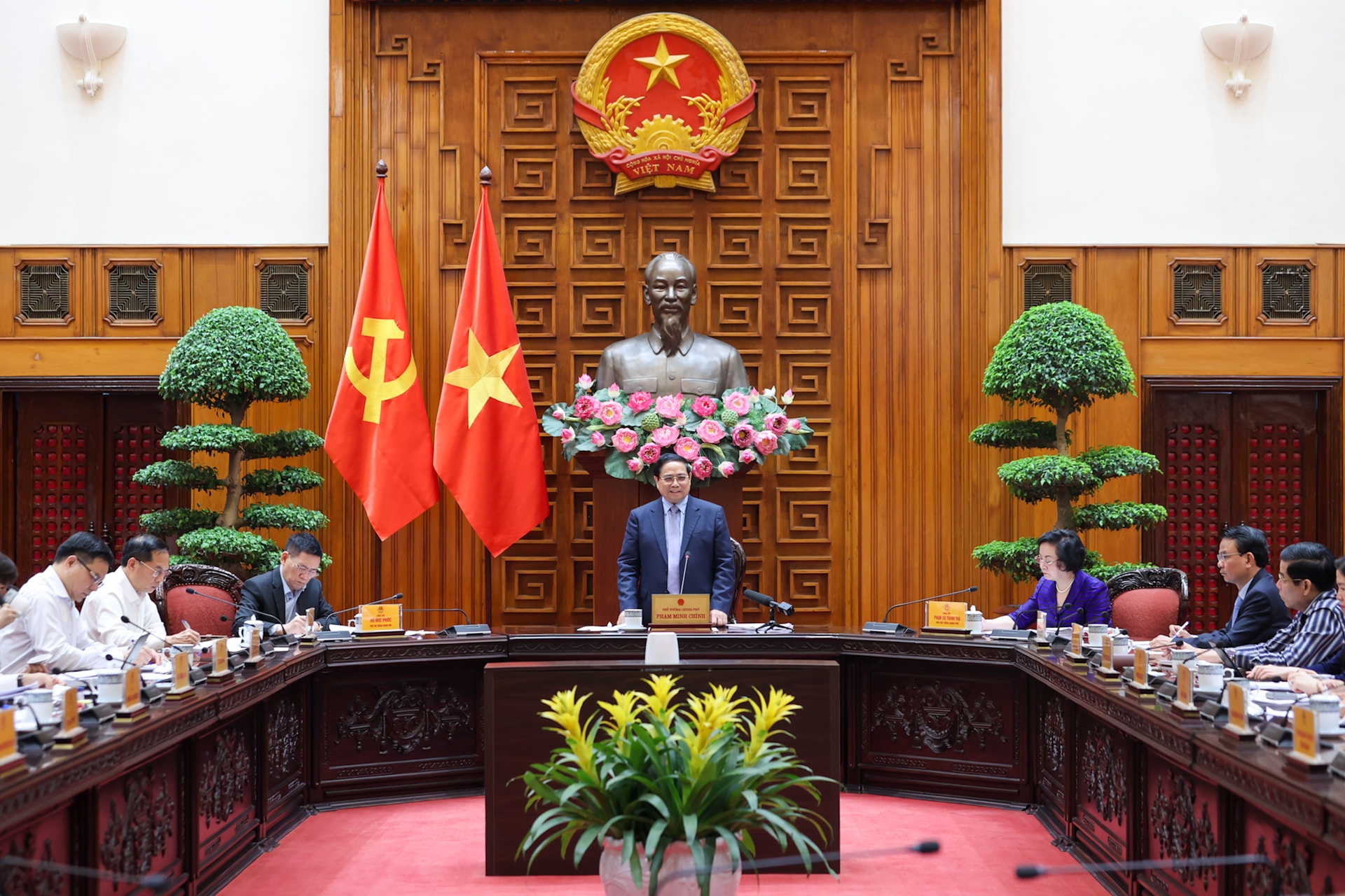 Thủ tướng: Chủ động đáp ứng đủ nhu cầu năng lượng, xăng dầu cho sản xuất, kinh doanh và tiêu dùng- Ảnh 2.