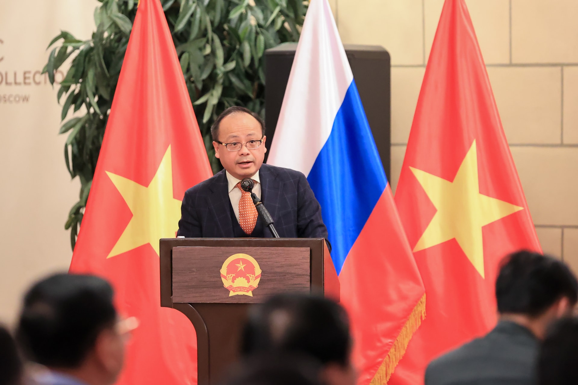 Thủ tướng Phạm Minh Chính gặp gỡ cán bộ, nhân viên Đại sứ quán và cộng đồng người Việt Nam tại Liên bang Nga- Ảnh 7.
