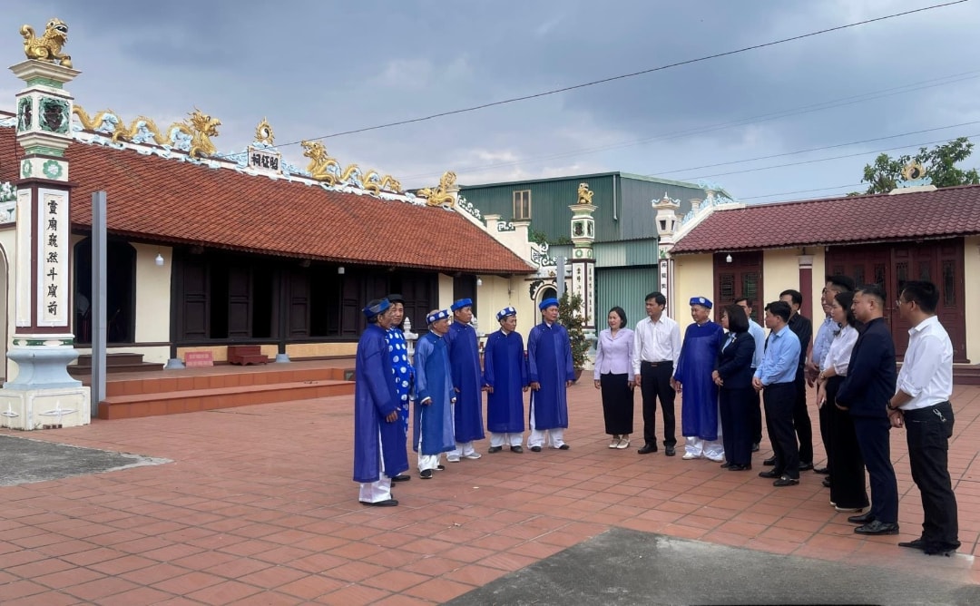 Khuôn viên đền Kha Lâm
