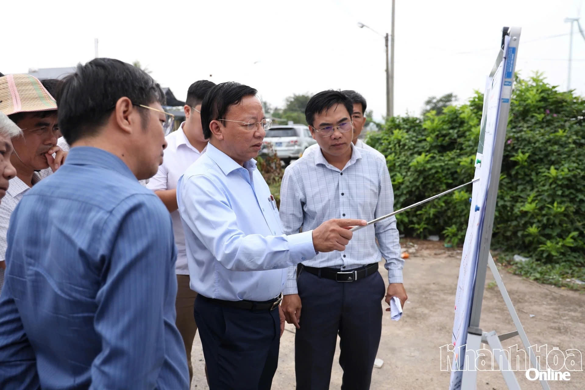 Đồng chí Lê Huyền - Phó Chủ tịch UBND tỉnh kiểm tra công tác xây dựng các khu tái định cư