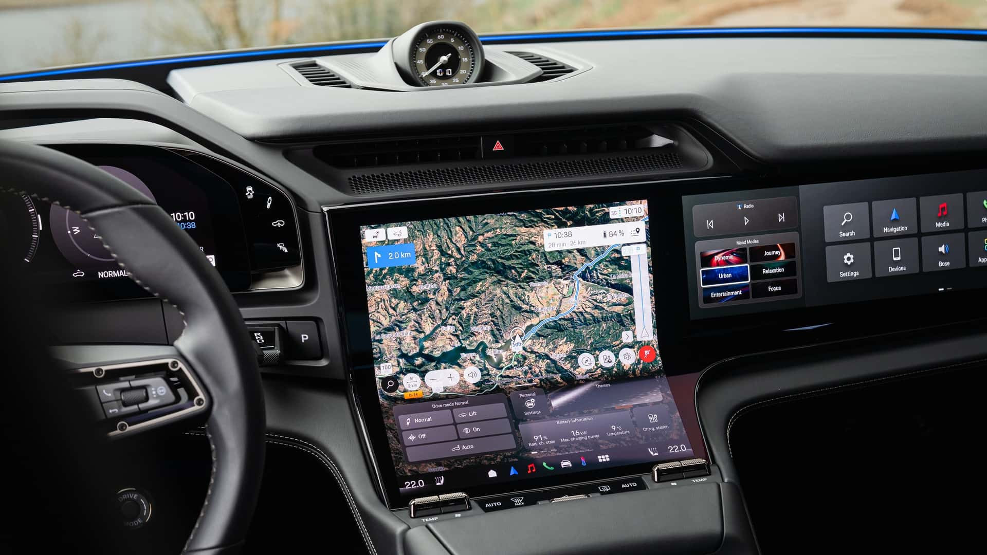 M&agrave;n h&igrave;nh cong của Porsche Cayenne
