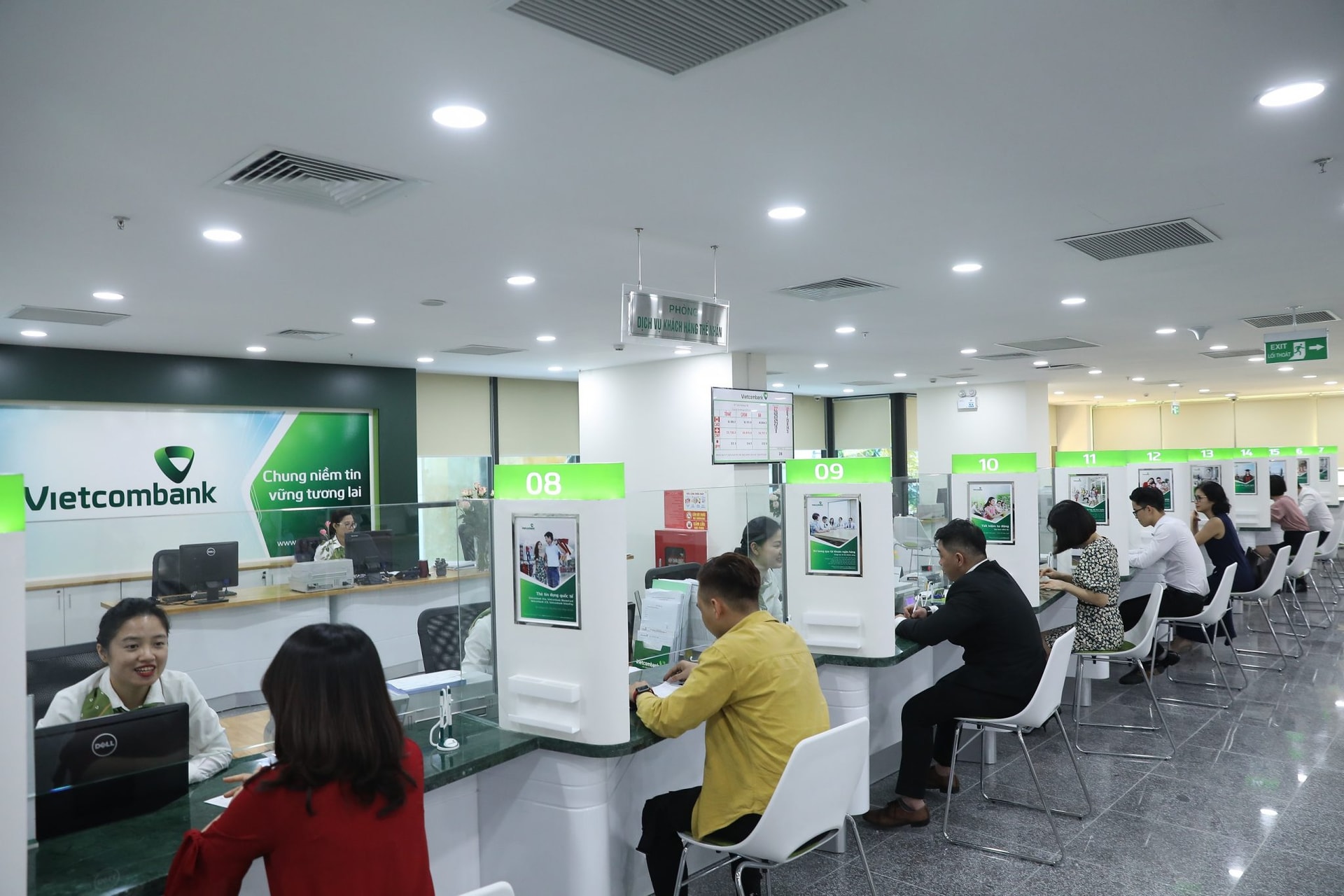 ngan-hang-vietcombank-2048x1365.jpg