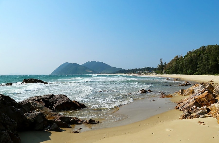 Bờ biển hoang sơ tại Quan Lạn