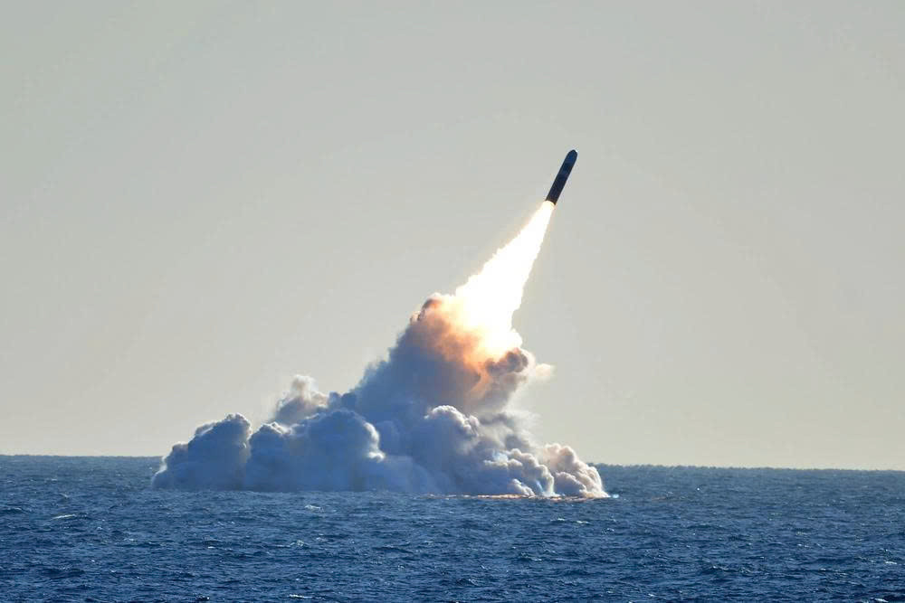 Trident II D5 ph&oacute;ng từ đươi biển