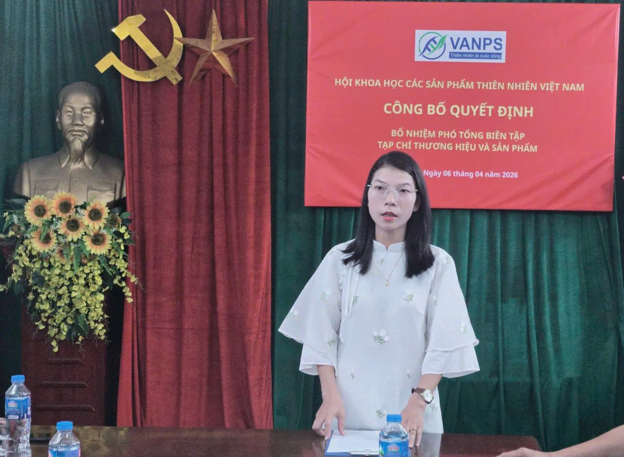 tạp ch&iacute; thương hiệu sản phẩm 3