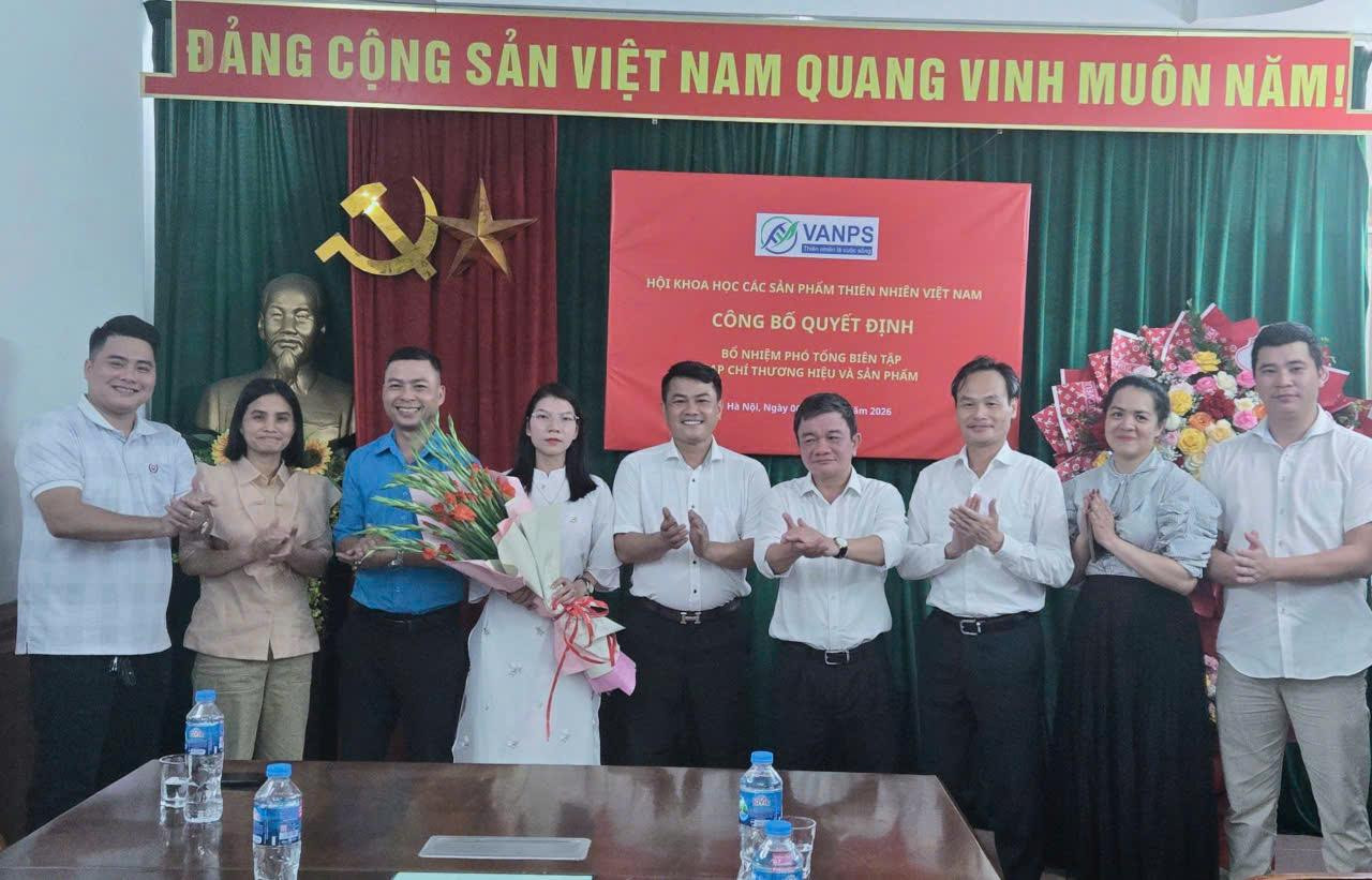 tạp ch&iacute; thương hiệu sản phẩm 4