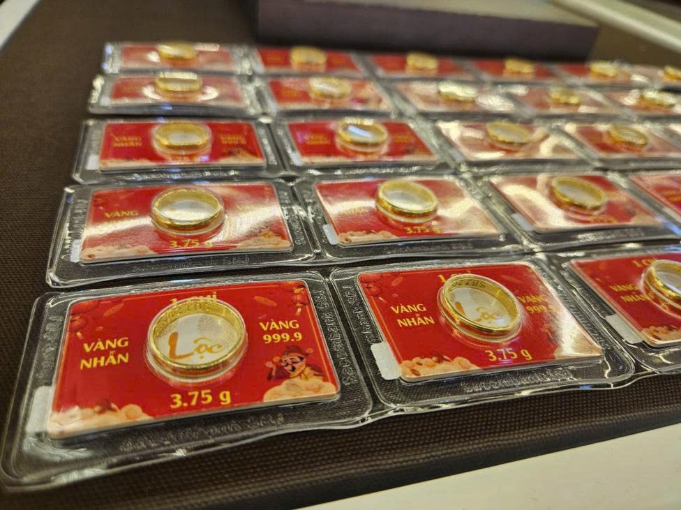 Giá vàng hôm nay 8/4/2026: Bất ngờ đi 