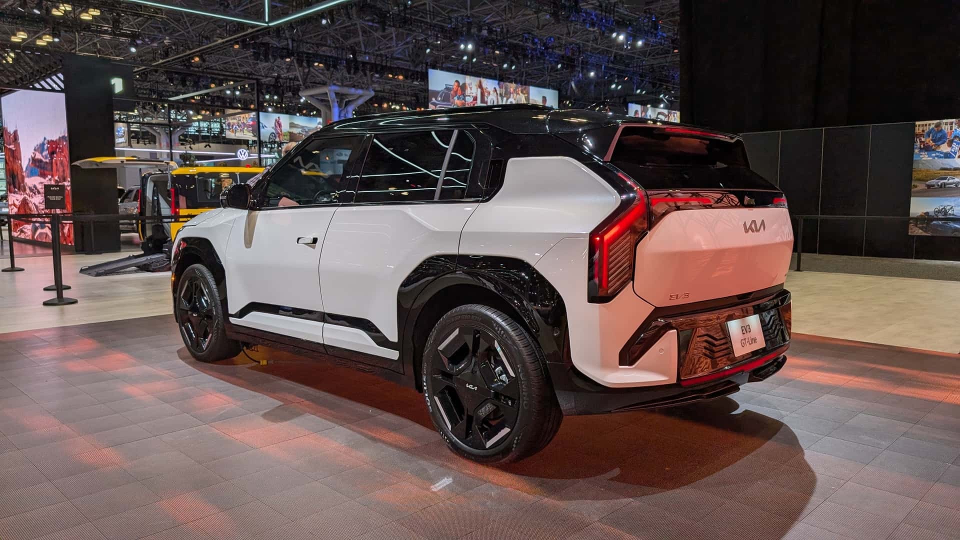 Kia EV3 phía sau