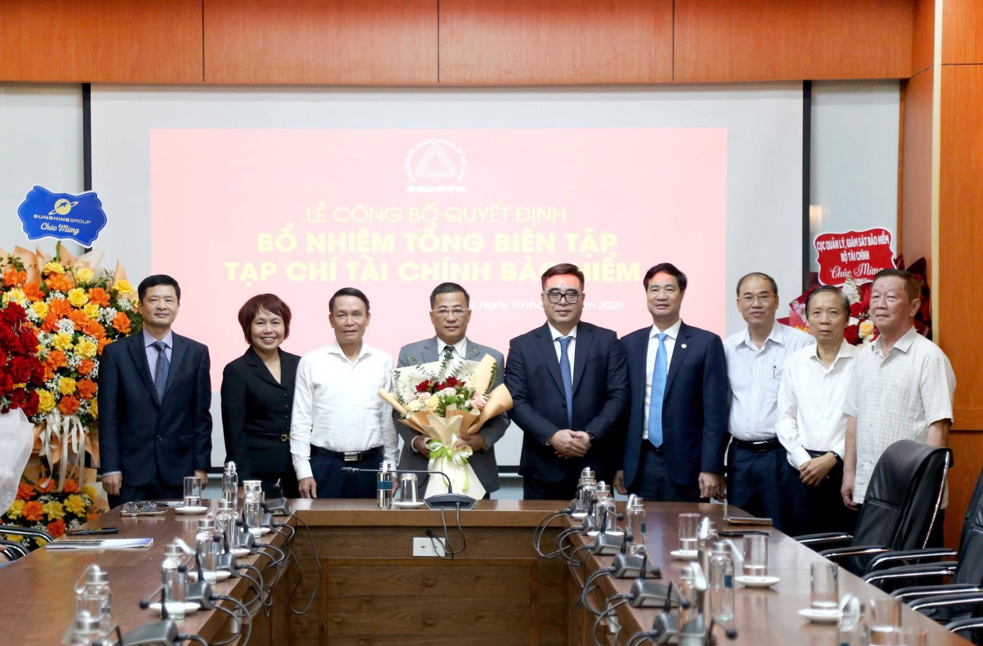 tạp chí tài chính bảo hiểm 4
