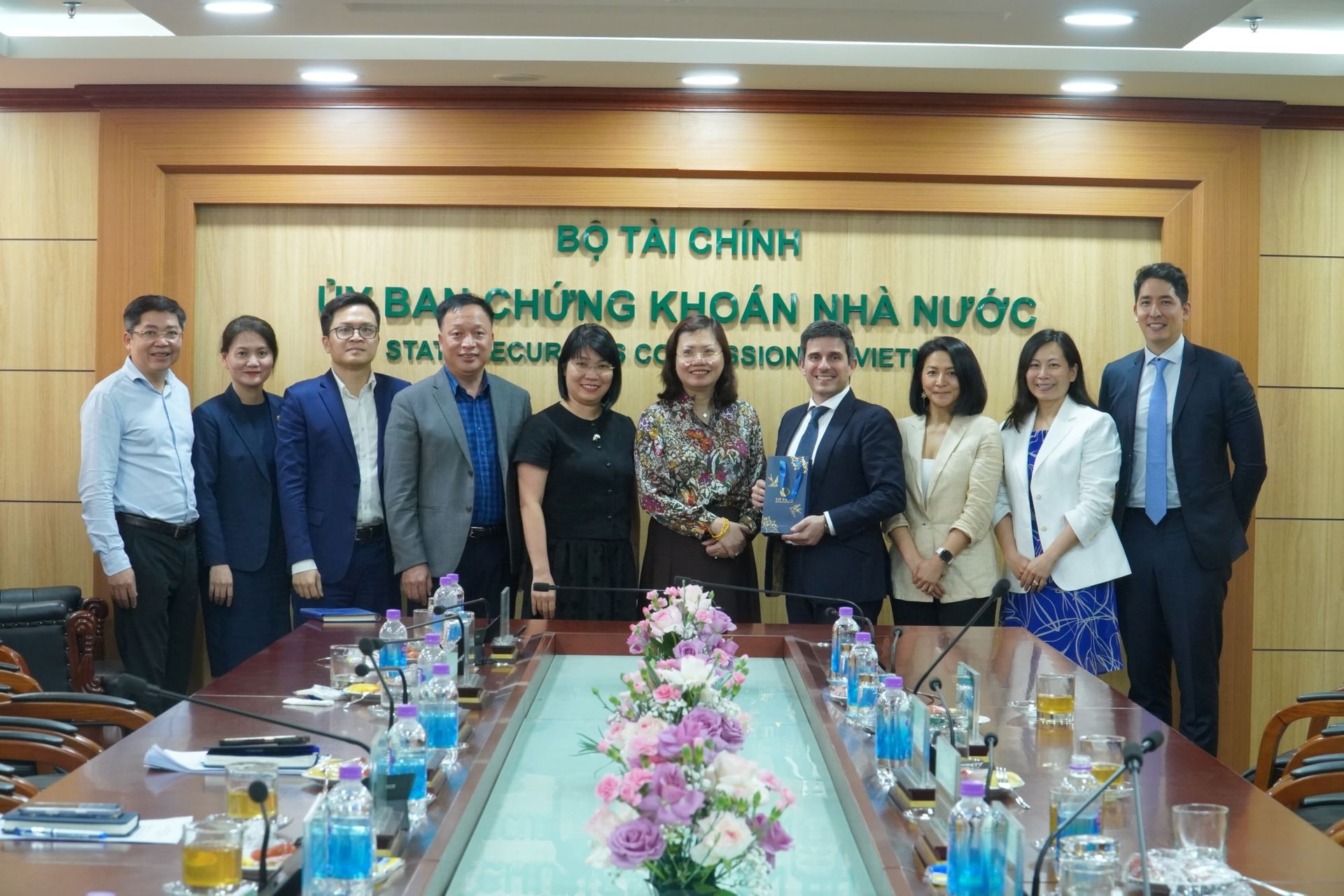 chủ tịch ủy ban chứng khoán