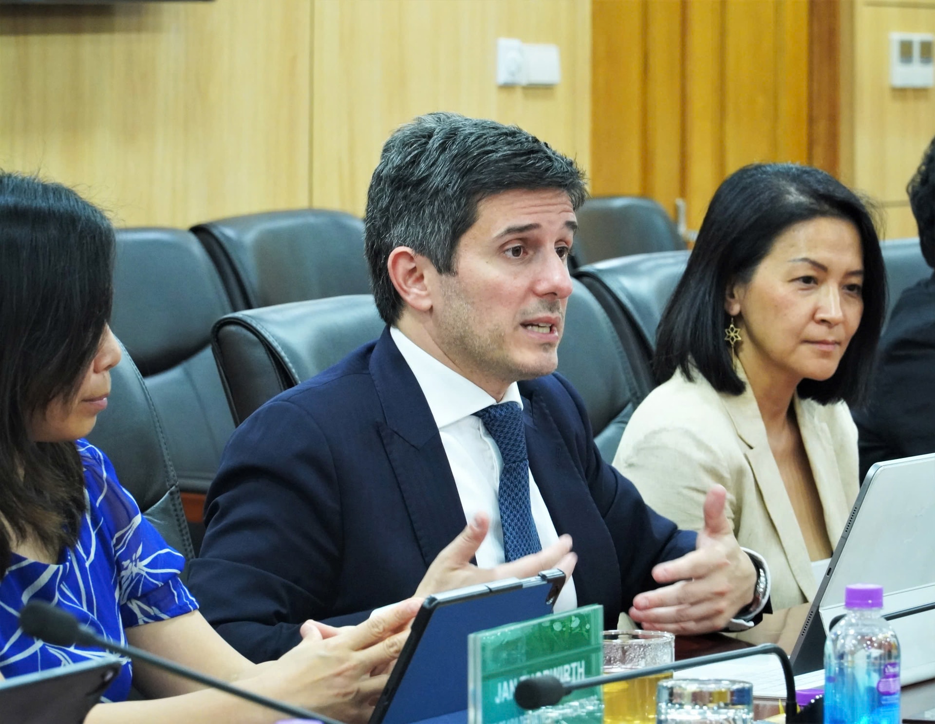 Ông Gerald Toledano phát biểu tại buổi làm việc phát triển sản phẩm mới cho thị trường chứng khoán Việt Nam