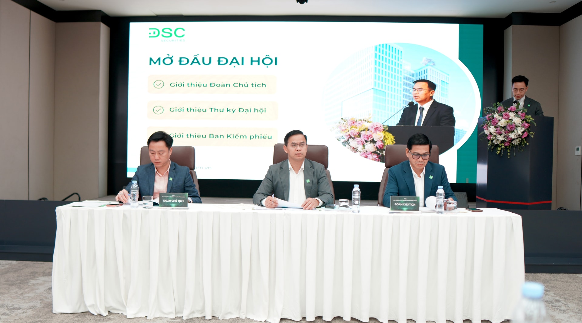 DSC - Đoàn Chủ tịch 1