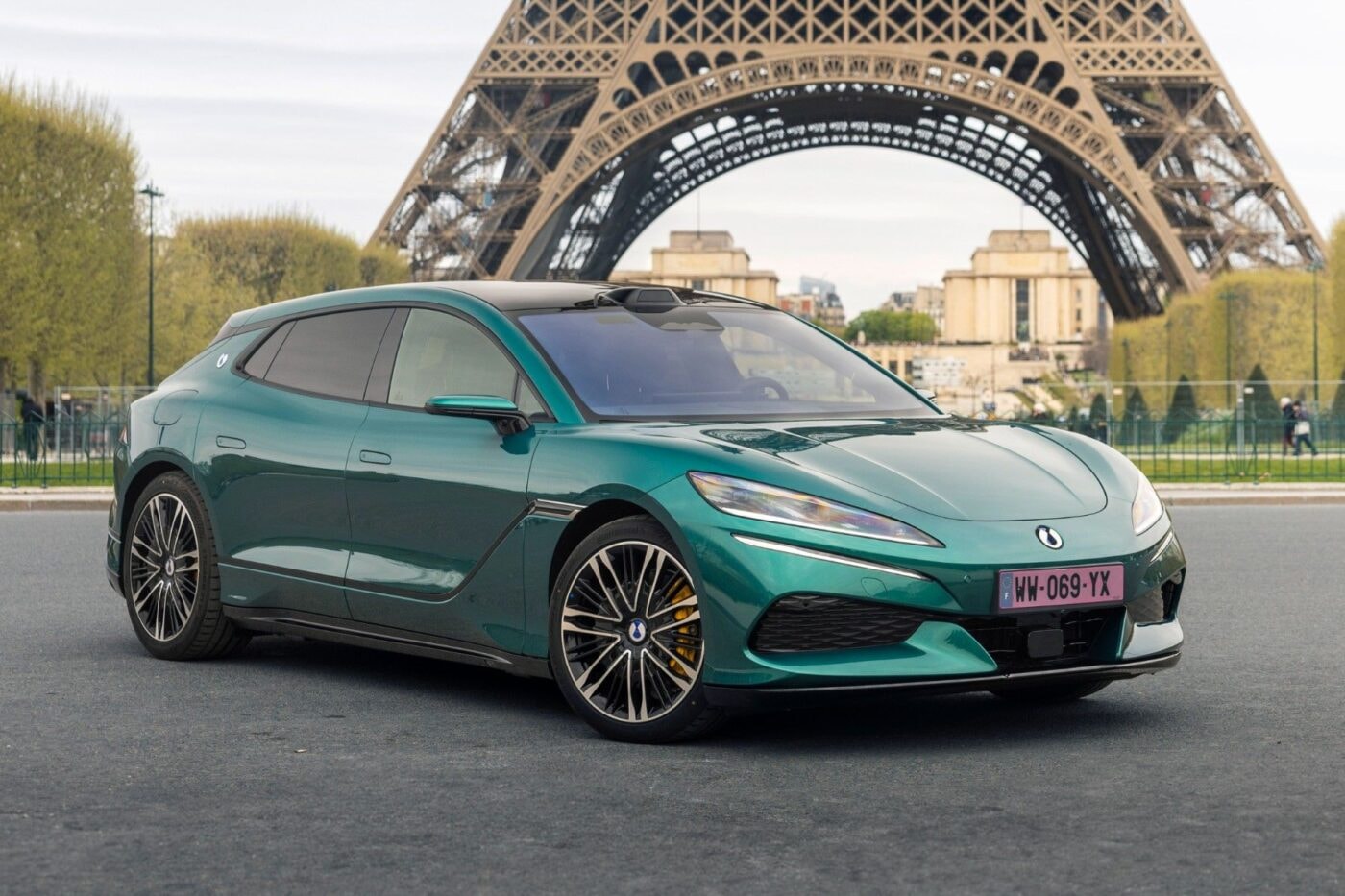 Mẫu xe điện Denza Z9GT