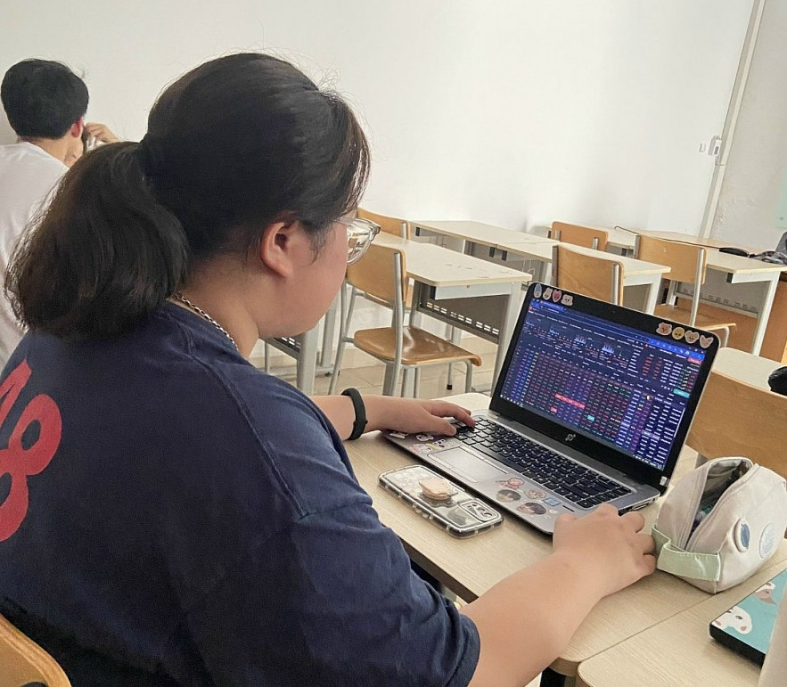 sinh viên đầu tư chứng khoán