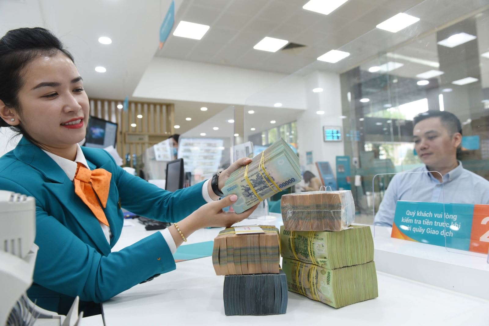 Lãi suất gửi tiết kiệm ngân hàng