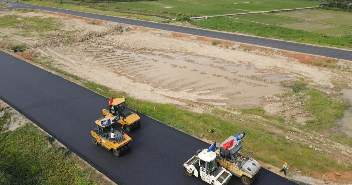 Nhiều đoạn đã bắt đầu đổ nhựa