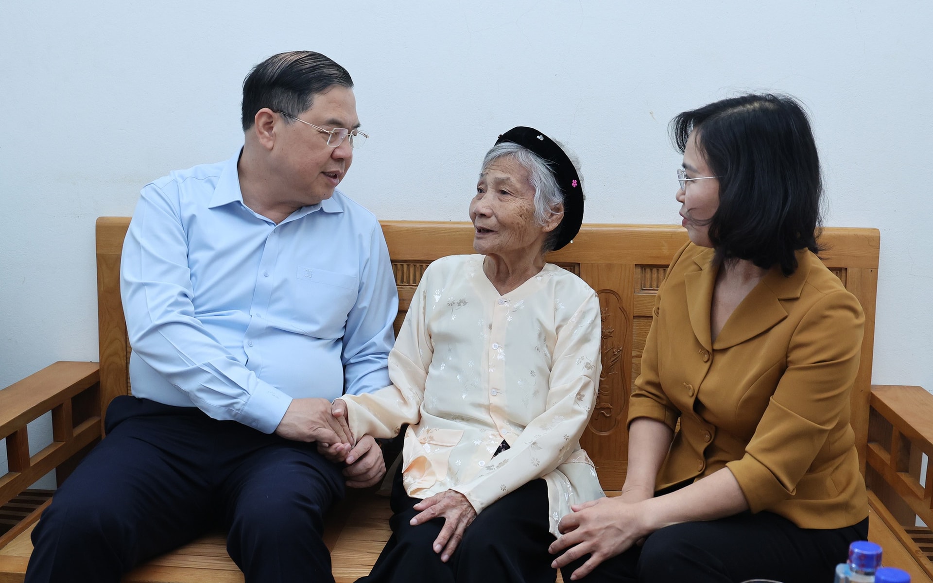 Phó Thủ tướng Thường trực Phạm Gia Túc thăm, tặng quà người có công, công nhân, người lao động tỉnh Quảng Ninh- Ảnh 7. Phó Thủ tướng Thường trực Phạm Gia Túc thăm, tặng quà người có công, công nhân, người lao động tỉnh Quảng Ninh- Ảnh 7.