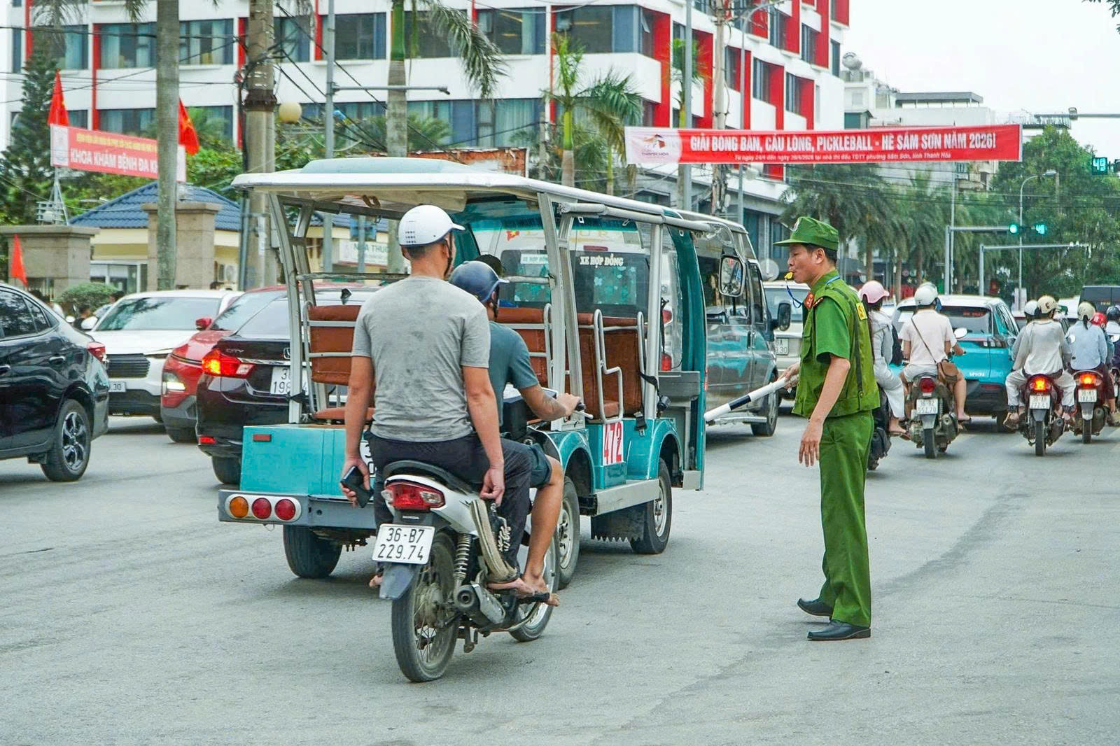 Đường phố tại các bãi biển đông đúc