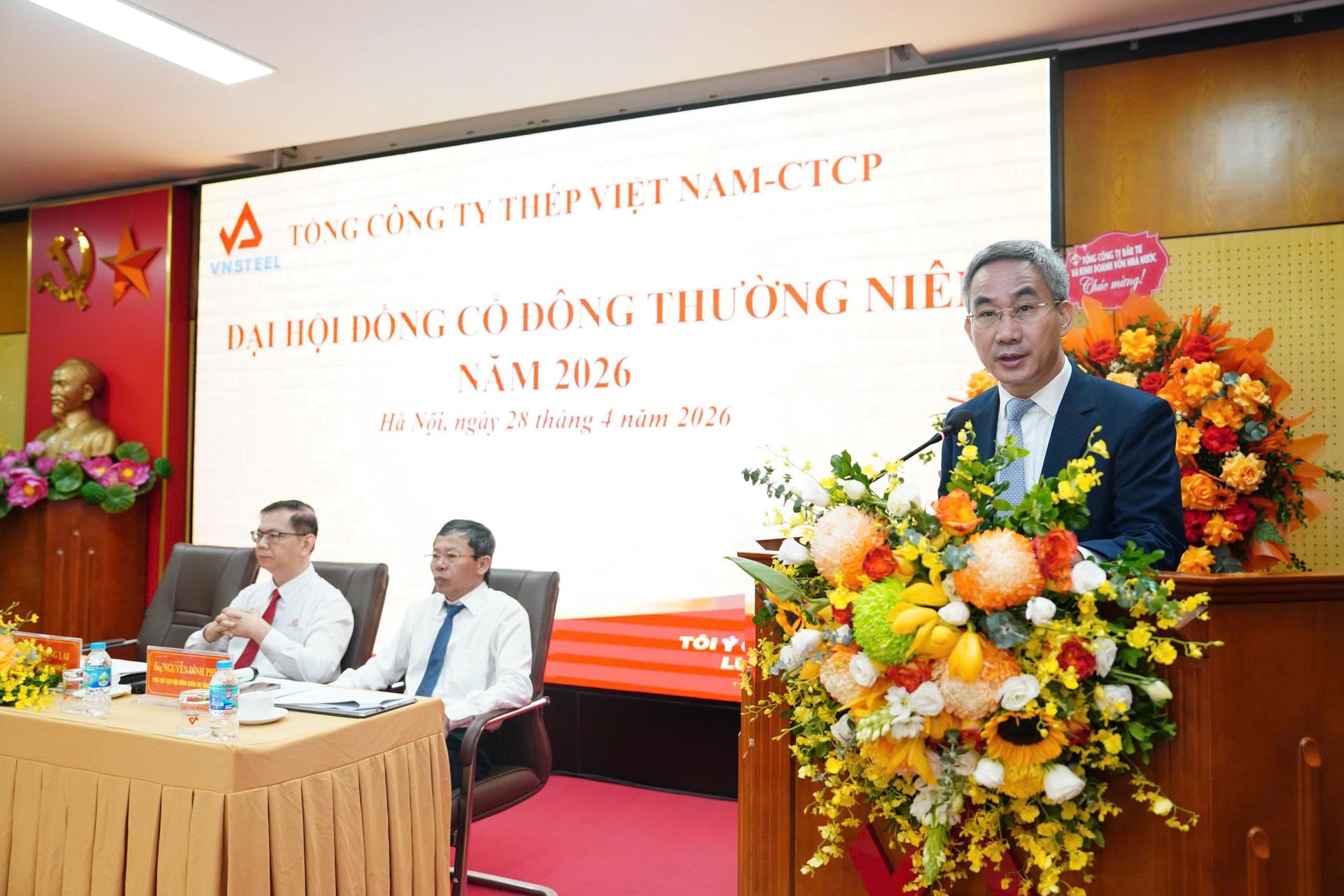 TGĐ Nghiêm Xuân Đa trình bày tại ĐHCĐ thường niên 2026 của VNSteel