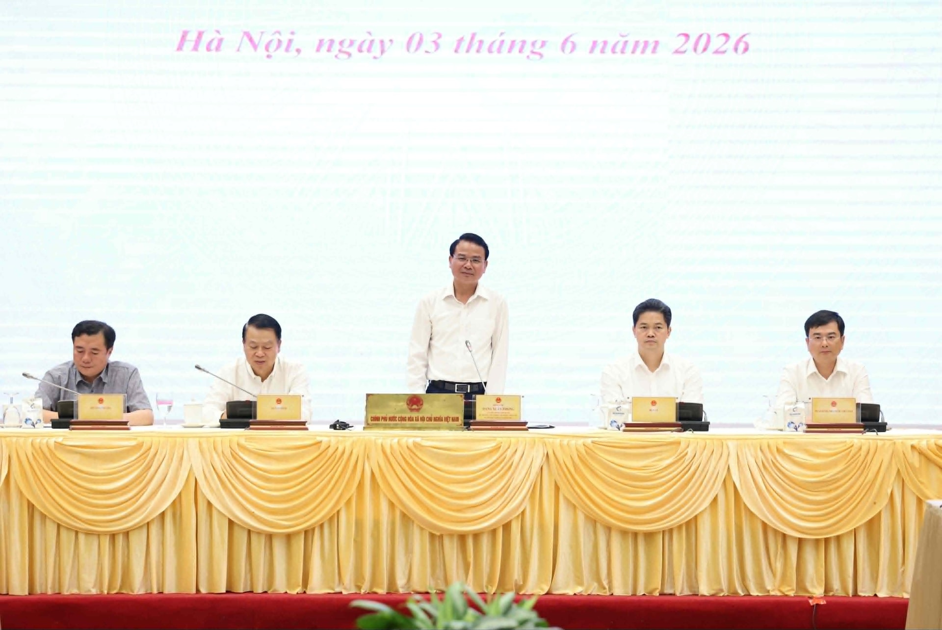 họp báo chính phủ