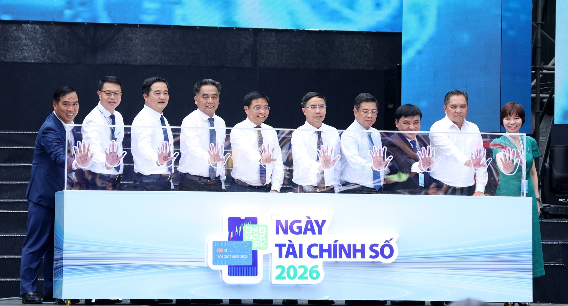 Phó Thủ tướng Nguyễn Văn Thắng: Thanh toán không dùng tiền mặt trở thành huyết mạch của nền kinh tế số- Ảnh 4.