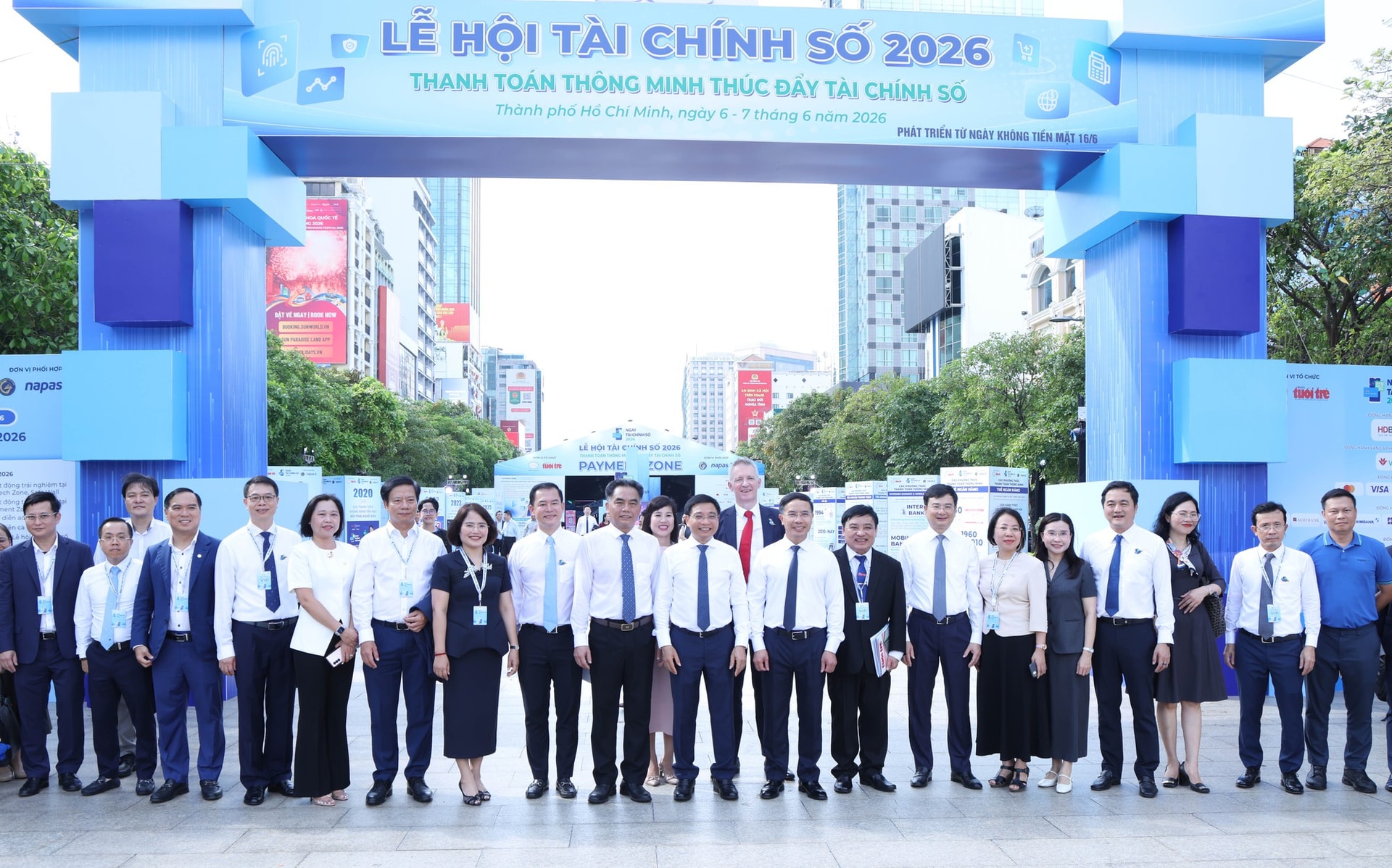 Phó Thủ tướng Nguyễn Văn Thắng: Thanh toán không dùng tiền mặt trở thành huyết mạch của nền kinh tế số- Ảnh 6.