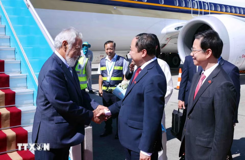 Thủ tướng Timor-Leste đến Hà Nội, bắt đầu thăm chính thức Việt Nam và dự AFF 2026- Ảnh 1.