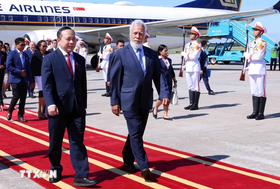 Thủ tướng Timor-Leste đến Hà Nội, bắt đầu thăm chính thức Việt Nam và dự AFF 2026- Ảnh 3.