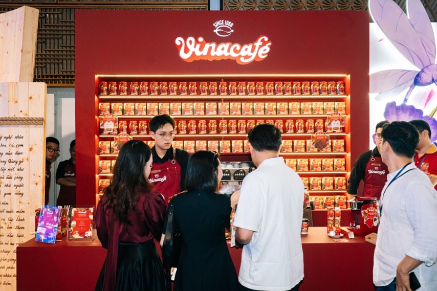 Cổ đông tham quan trải nghiệm các gian hàng sản phẩm của Masan Consumer 4