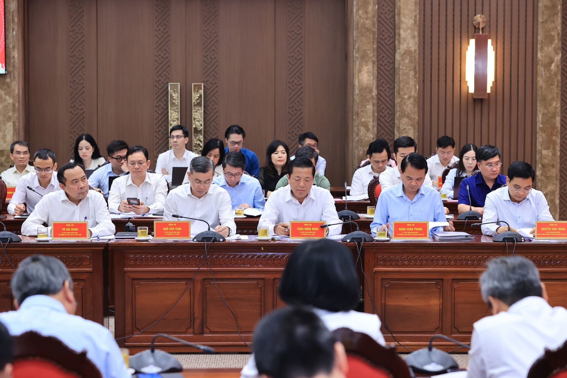 Thủ tướng: Hà Nội sẽ được ưu tiên nguồn lực, cơ chế nhưng phải cam kết tăng chất lượng đầu tư và đóng góp cho cả nước- Ảnh 8.