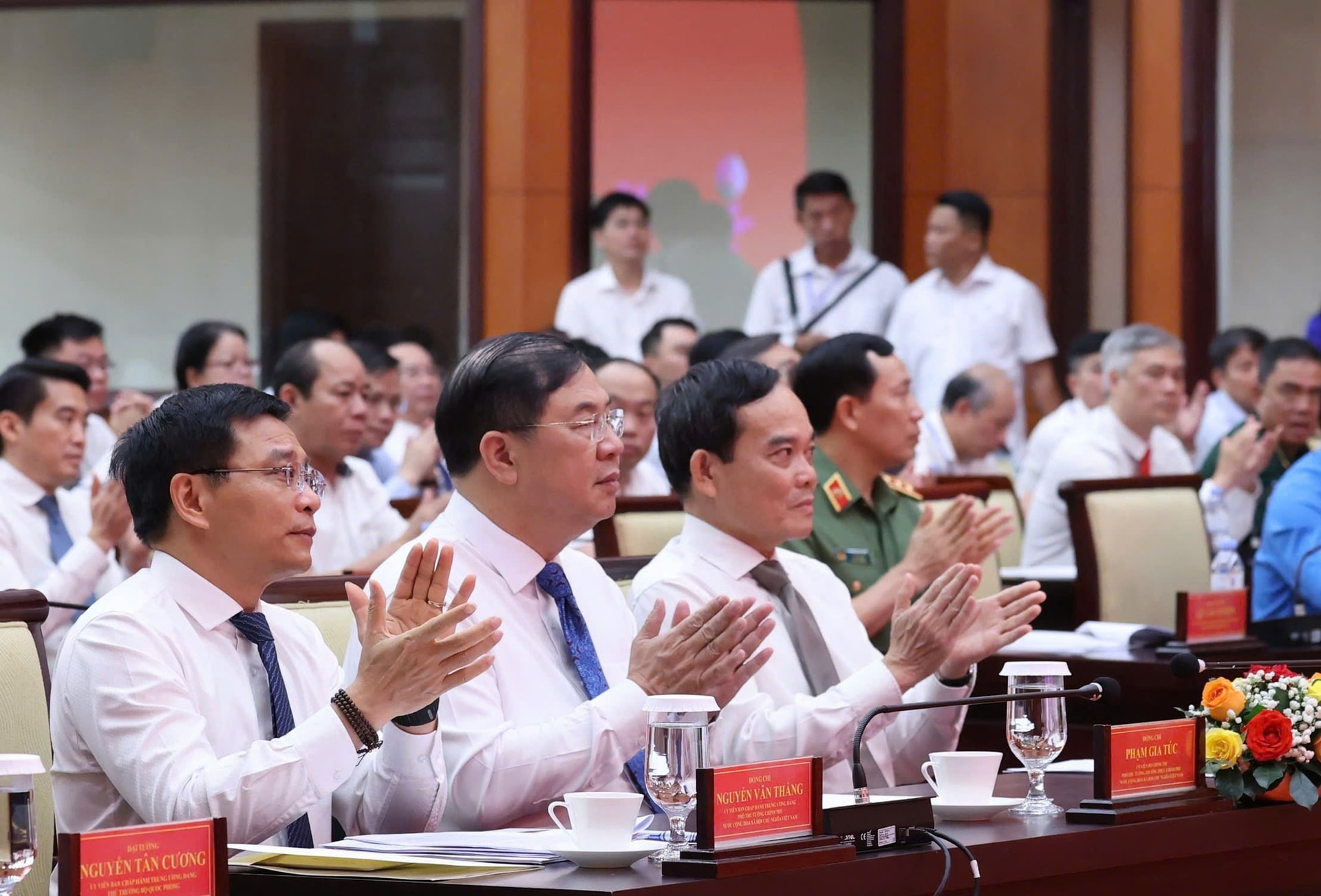 Thủ tướng Lê Minh Hưng phát động Phong trào thi đua quyết tâm thực hiện thắng lợi mục tiêu tăng trưởng bền vững '2 con số'- Ảnh 2.
