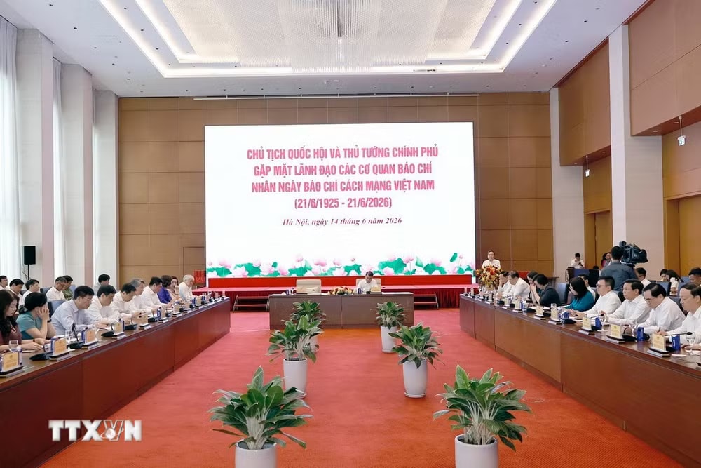 Thủ tướng Chính phủ và Chủ tịch Quốc hội gặp mặt lãnh đạo các cơ quan báo chí- Ảnh 2.