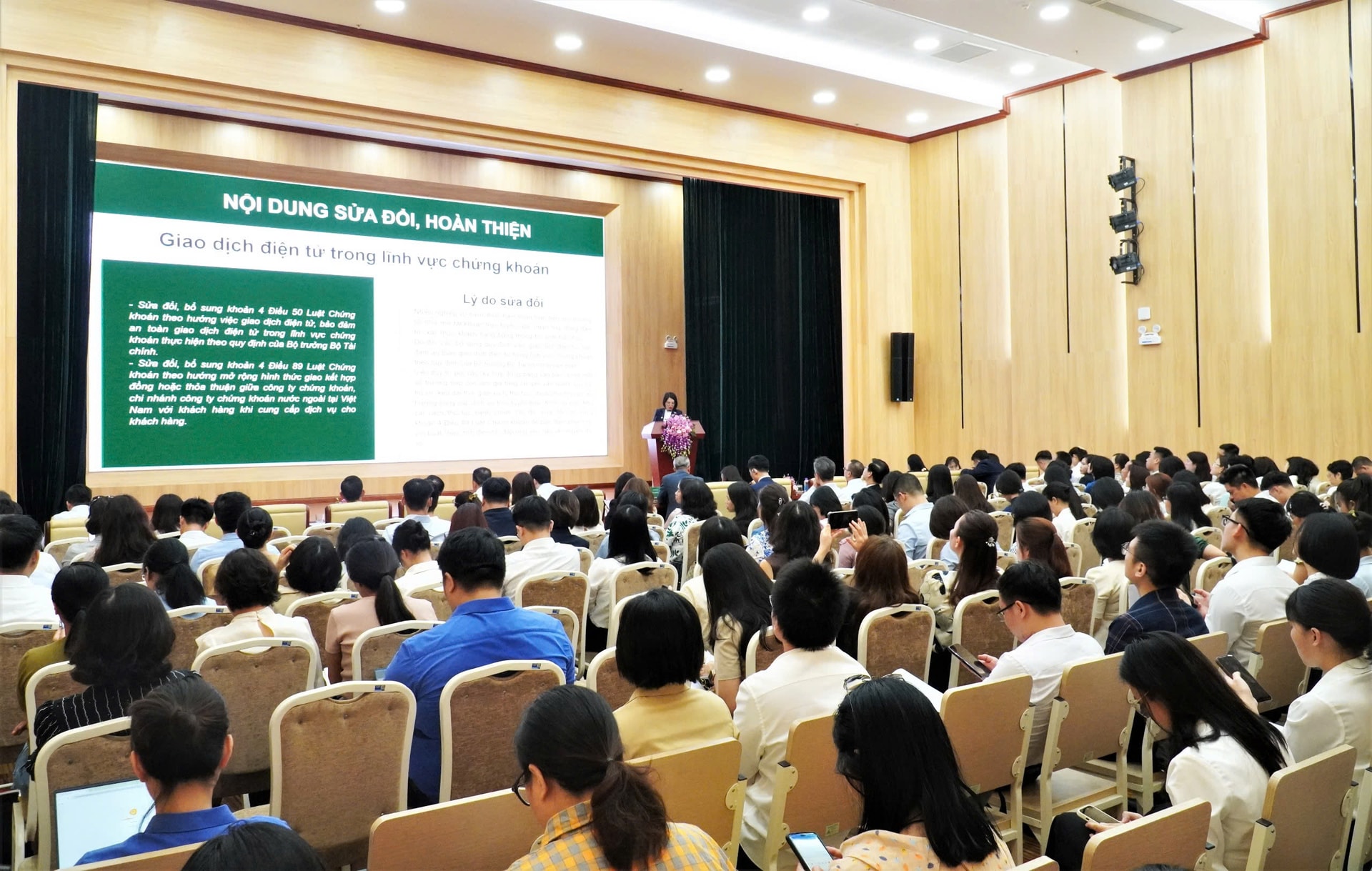 Toàn cảnh Hội thảo góp ý dự thảo Luật sửa đổi, bổ sung một số điều của Luật Chứng khoán