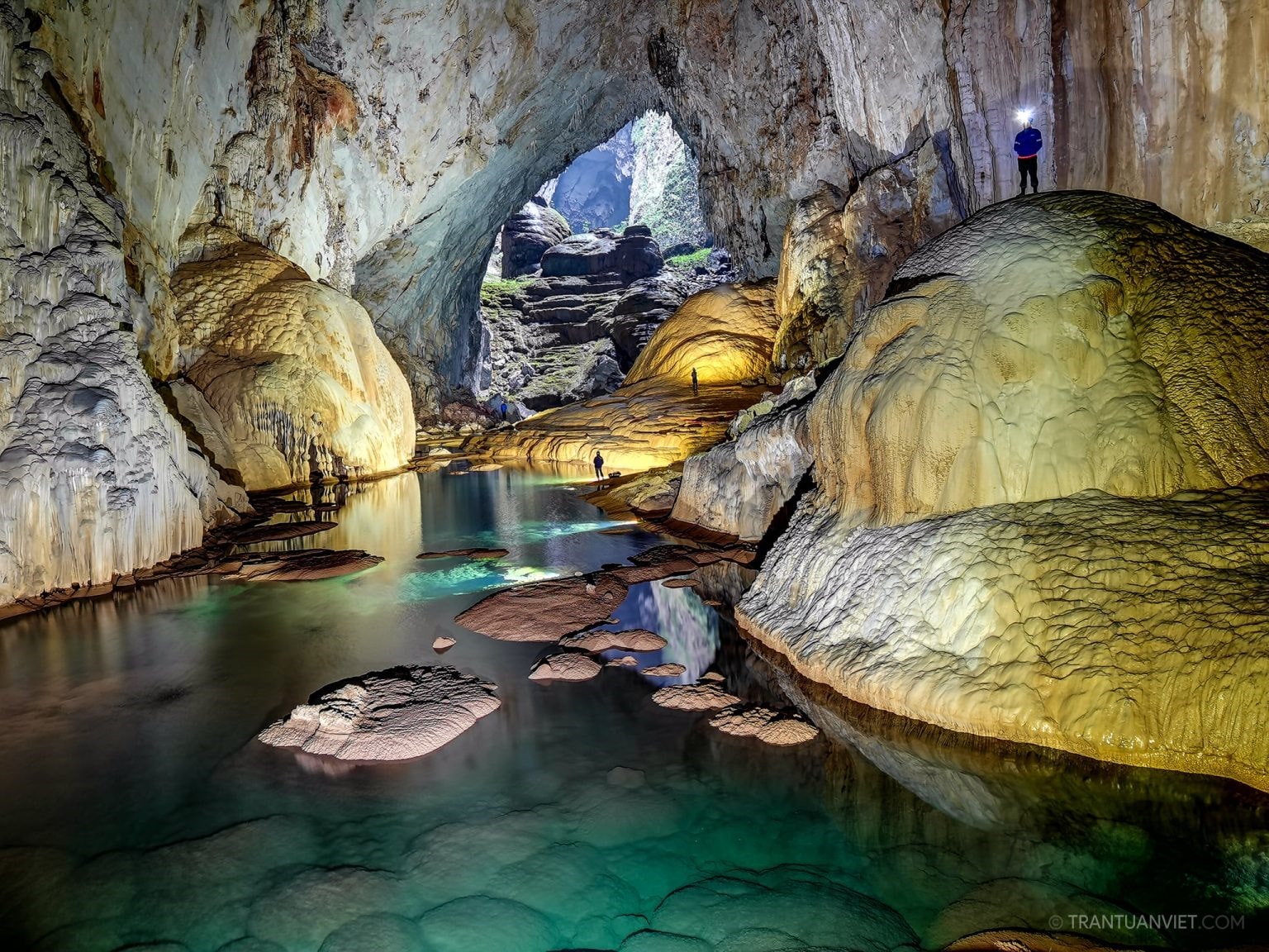 Hang động Sơn Đoòng